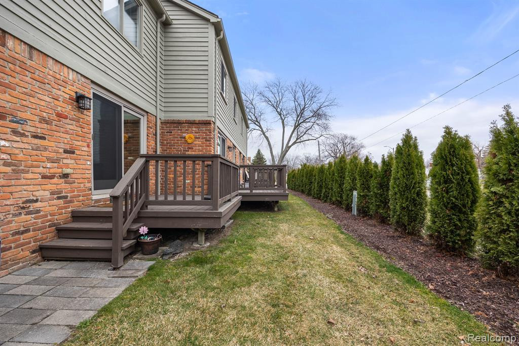 452 OAKGROVE, Clawson, MI — Photo 32