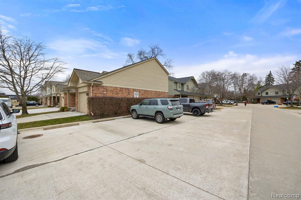 452 OAKGROVE, Clawson, MI — Photo 33