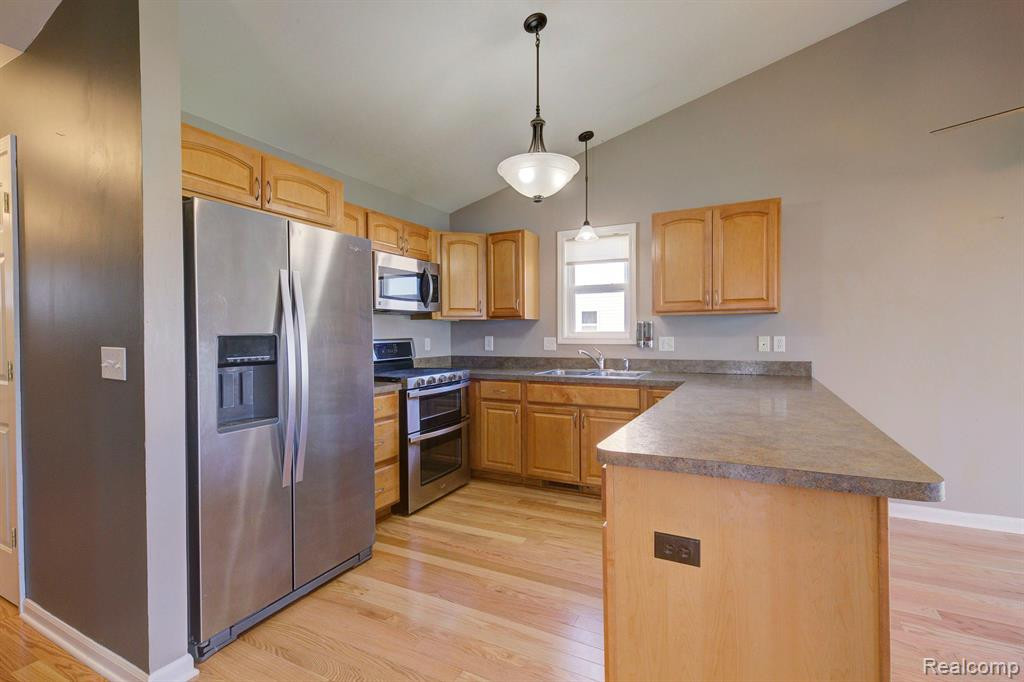 3447 Amber Oaks Drive, Howell, MI 48855 — Photo 8