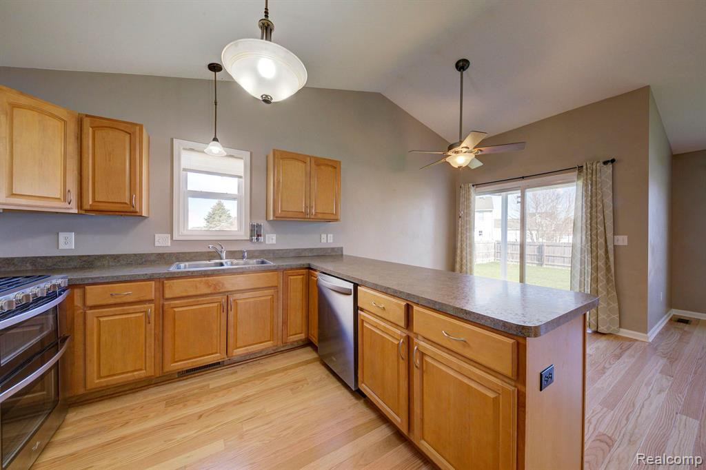 3447 Amber Oaks Drive, Howell, MI 48855 — Photo 9