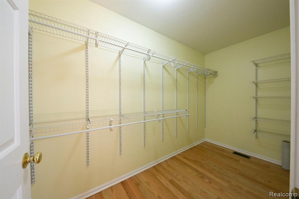 3447 Amber Oaks Drive, Howell, MI 48855 — Photo 29