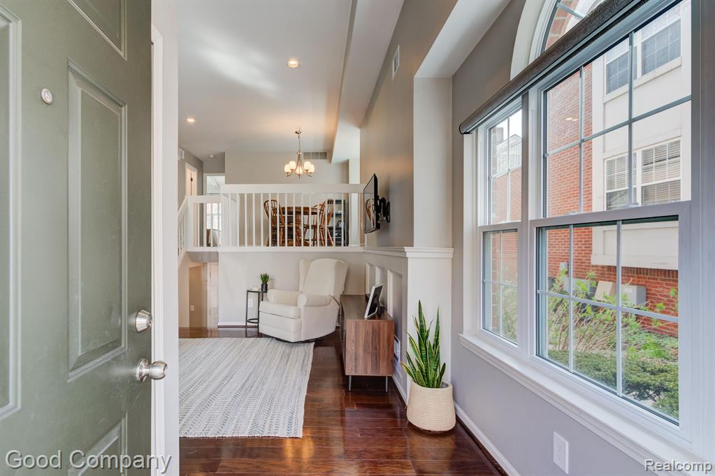 1325 S WASHINGTON Avenue, Royal Oak, MI 48067 — Photo 3