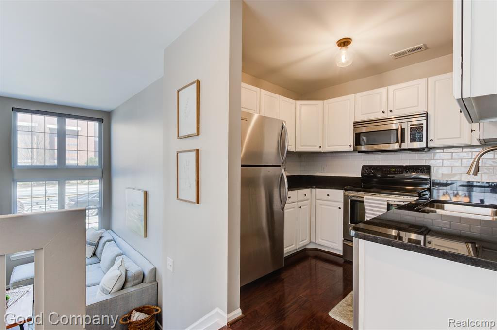 1325 S WASHINGTON Avenue, Royal Oak, MI 48067 — Photo 14