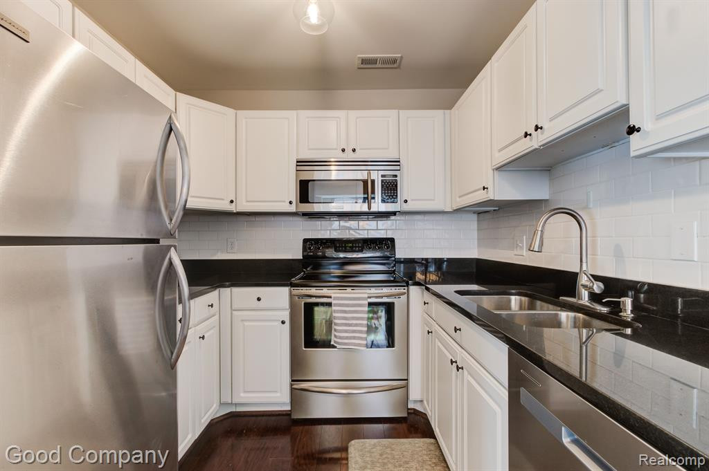1325 S WASHINGTON Avenue, Royal Oak, MI 48067 — Photo 16