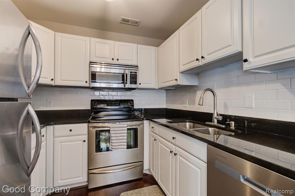 1325 S WASHINGTON Avenue, Royal Oak, MI 48067 — Photo 17