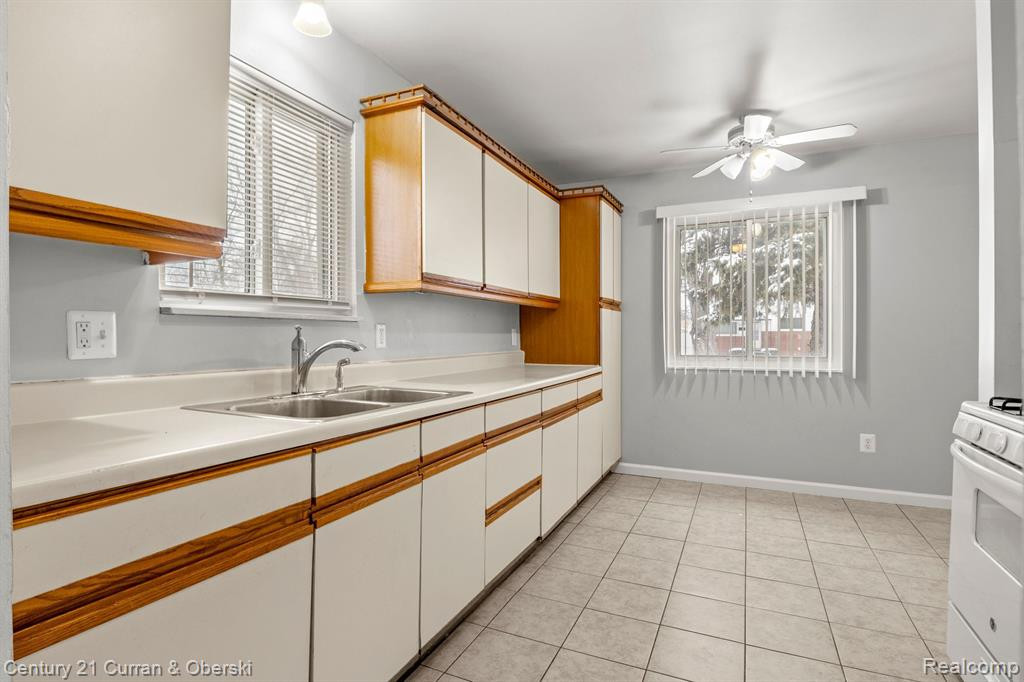 5887 WILKIE Street, Taylor, MI — Photo 9