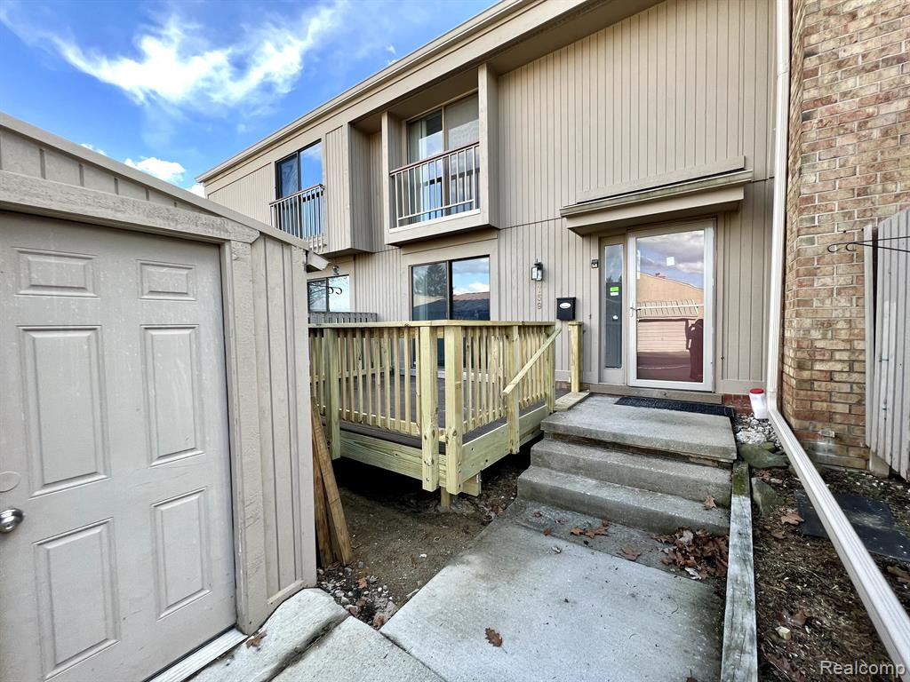 759 OAK BROOK RIDGE Drive, Rochester Hills, MI 48307 — Photo 2