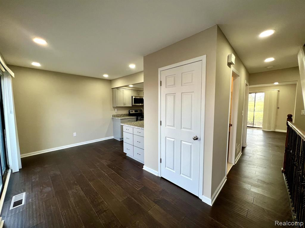 759 OAK BROOK RIDGE Drive, Rochester Hills, MI 48307 — Photo 3