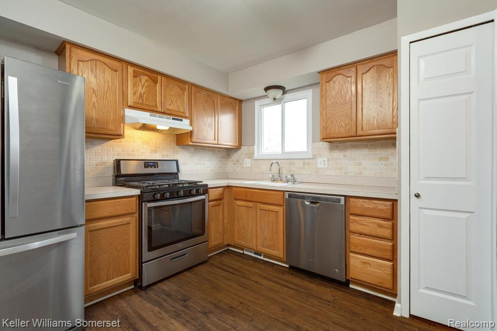 2920 ROUNDTREE Drive, #233, Troy, MI 48083 — Photo 12