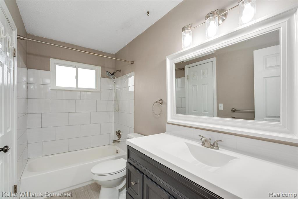 2920 ROUNDTREE Drive, #233, Troy, MI 48083 — Photo 23