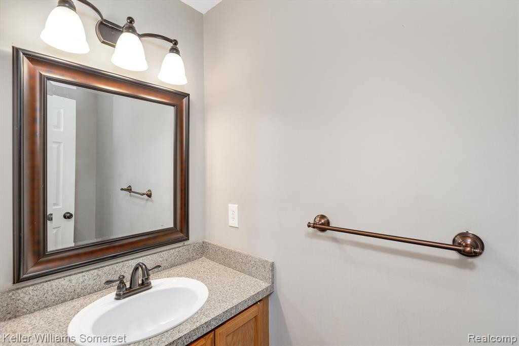 2920 ROUNDTREE Drive, #233, Troy, MI 48083 — Photo 25