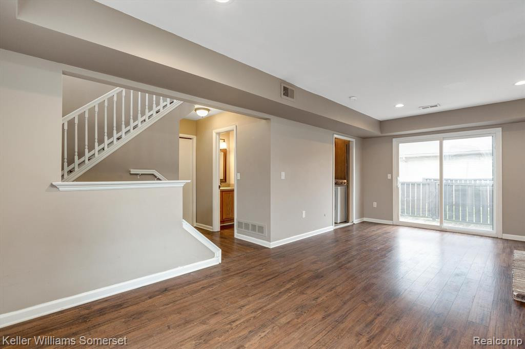 2920 ROUNDTREE Drive, #233, Troy, MI 48083 — Photo 27