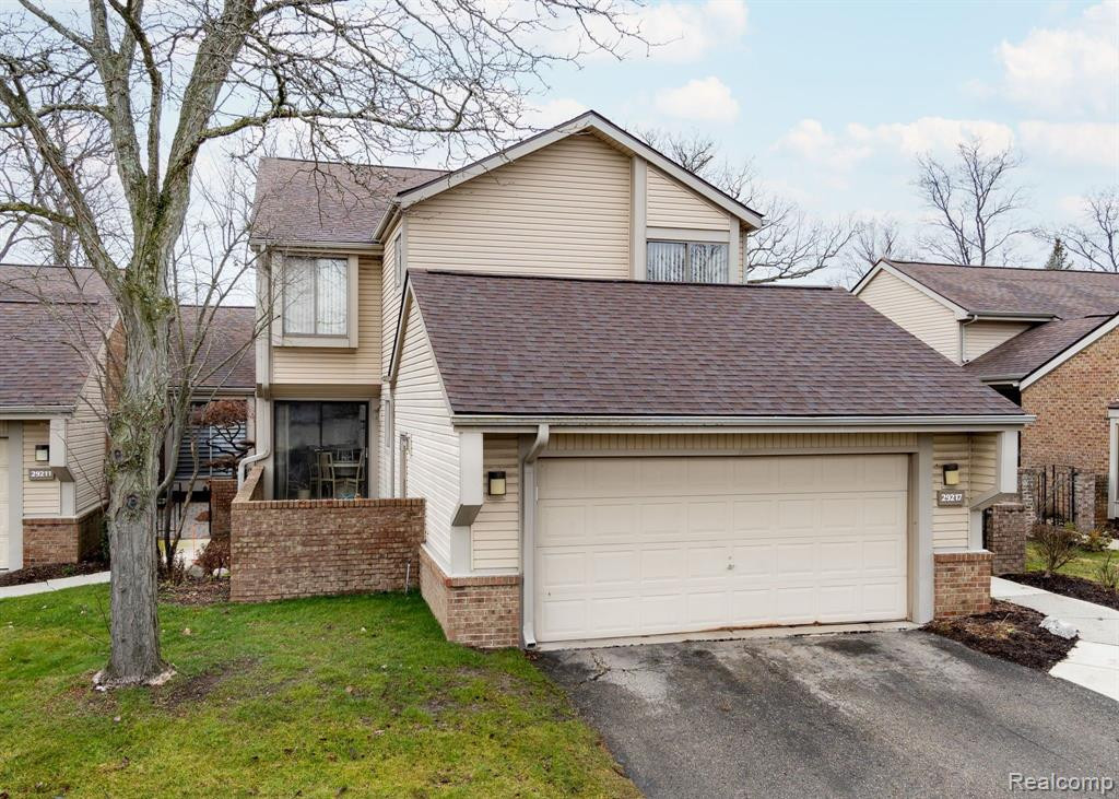 29217 W CHANTICLEER Drive, Southfield, MI 48034 — front exterior