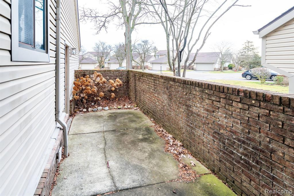 29217 W CHANTICLEER Drive, Southfield, MI 48034 — Photo 4