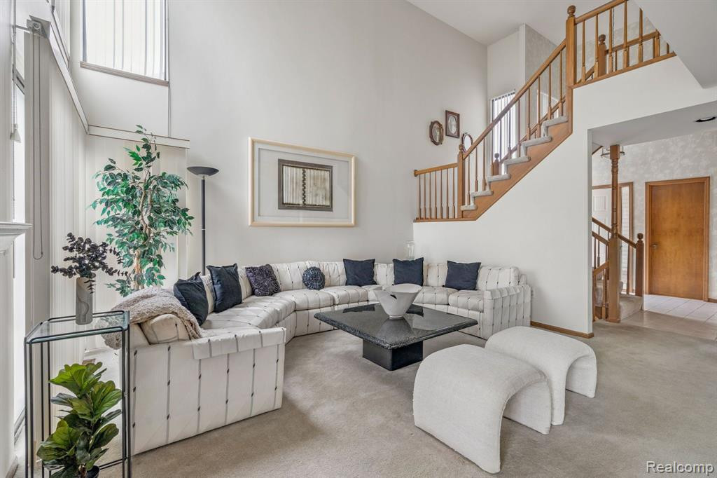 29217 W CHANTICLEER Drive, Southfield, MI 48034 — Photo 9