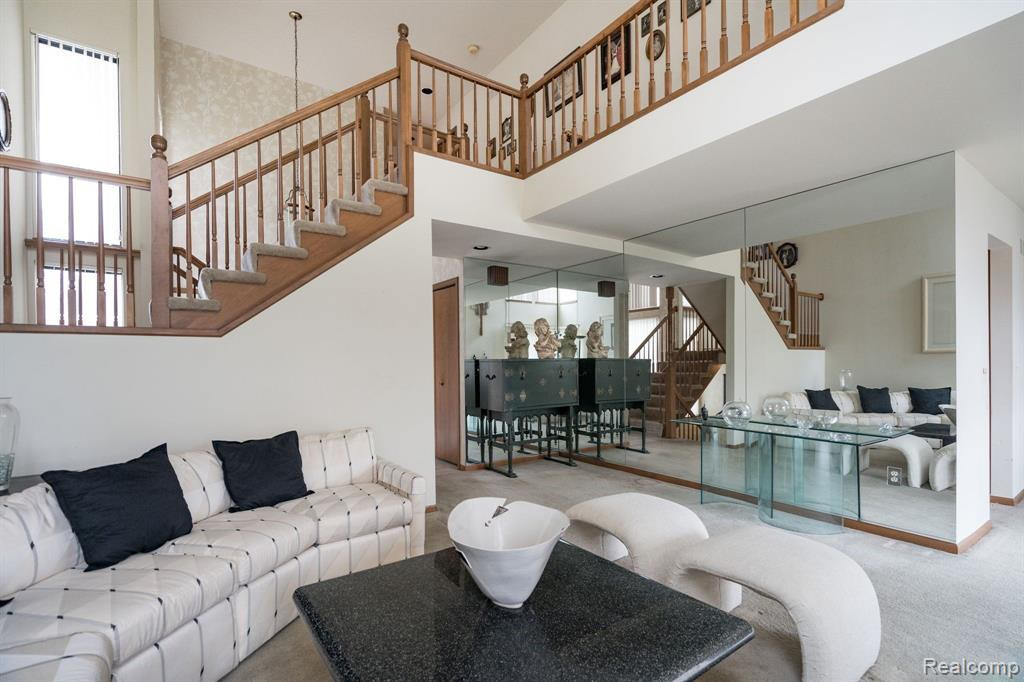 29217 W CHANTICLEER Drive, Southfield, MI 48034 — Photo 10