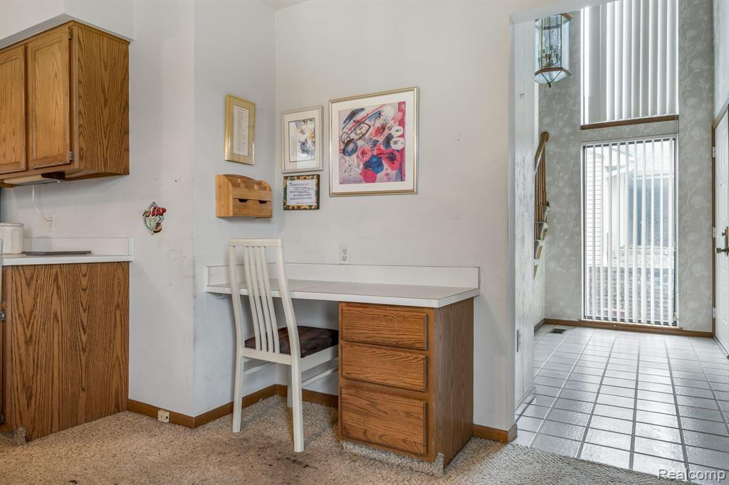 29217 W CHANTICLEER Drive, Southfield, MI 48034 — Photo 19