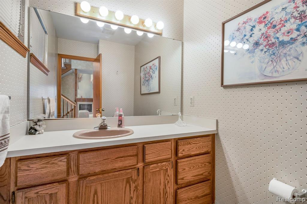 29217 W CHANTICLEER Drive, Southfield, MI 48034 — Photo 20