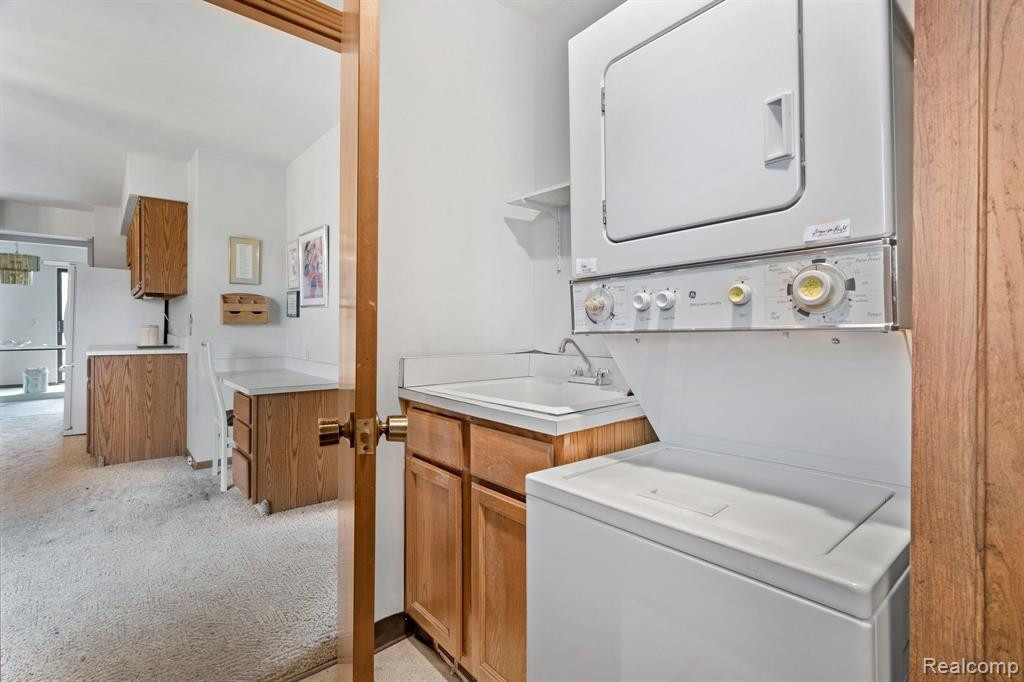 29217 W CHANTICLEER Drive, Southfield, MI 48034 — Photo 21