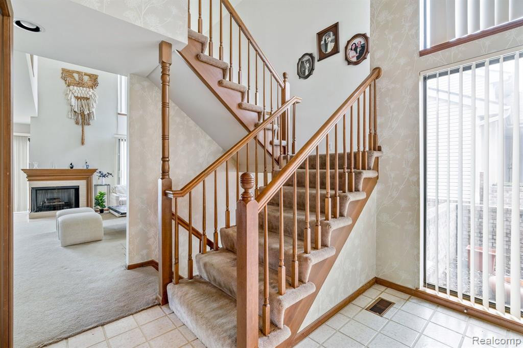 29217 W CHANTICLEER Drive, Southfield, MI 48034 — Photo 22