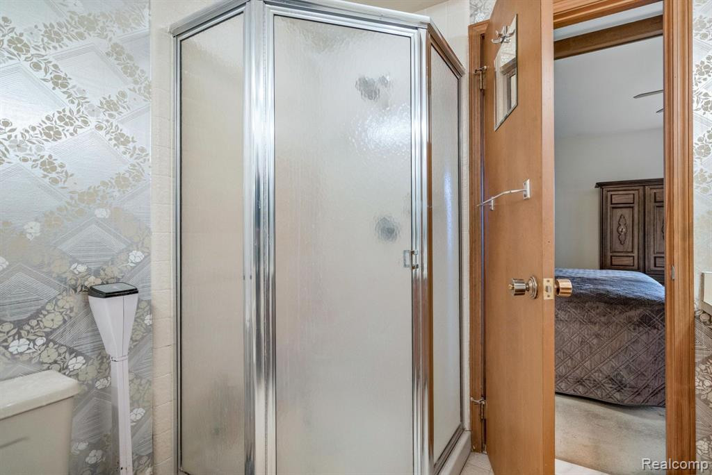29217 W CHANTICLEER Drive, Southfield, MI 48034 — Photo 25