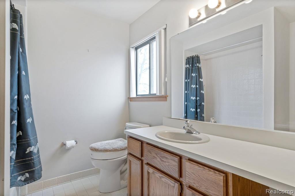 29217 W CHANTICLEER Drive, Southfield, MI 48034 — Photo 29