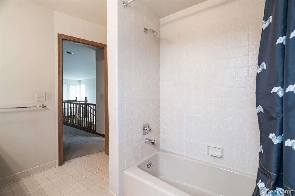 29217 W CHANTICLEER Drive, Southfield, MI 48034 — Photo 30