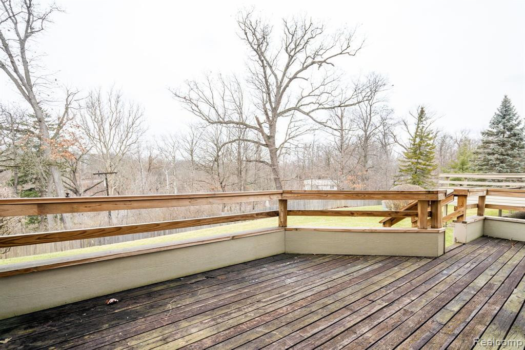 29217 W CHANTICLEER Drive, Southfield, MI 48034 — Photo 35