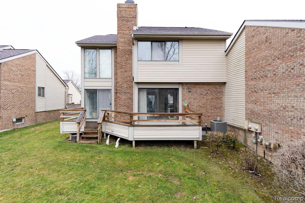 29217 W CHANTICLEER Drive, Southfield, MI 48034 — Photo 37