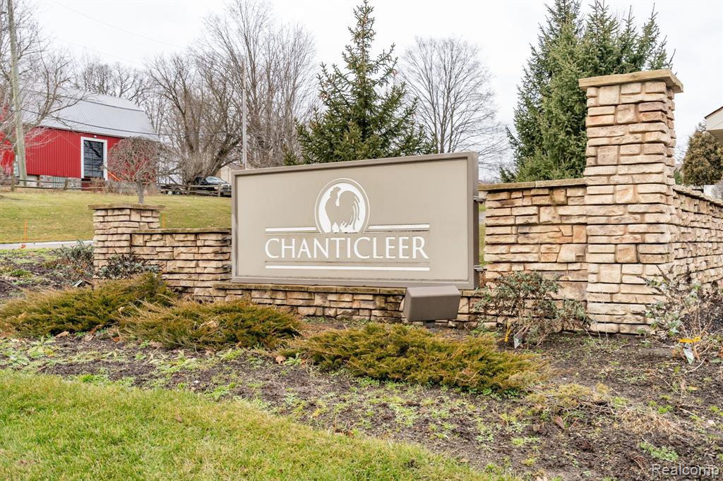 29217 W CHANTICLEER Drive, Southfield, MI 48034 — Photo 38