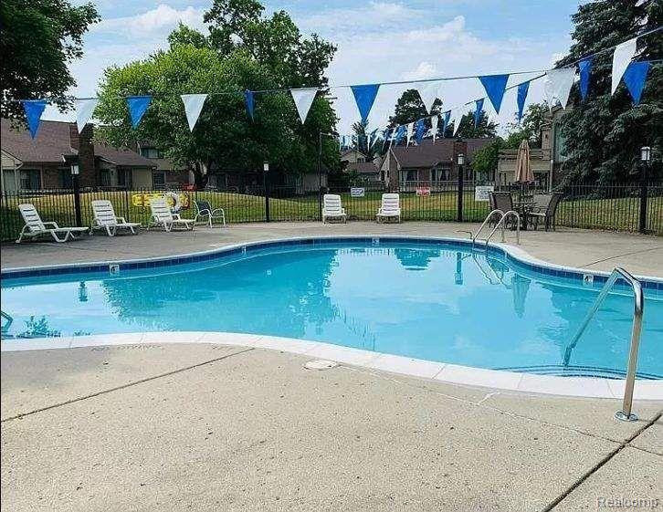 29217 W CHANTICLEER Drive, Southfield, MI 48034 — Photo 42