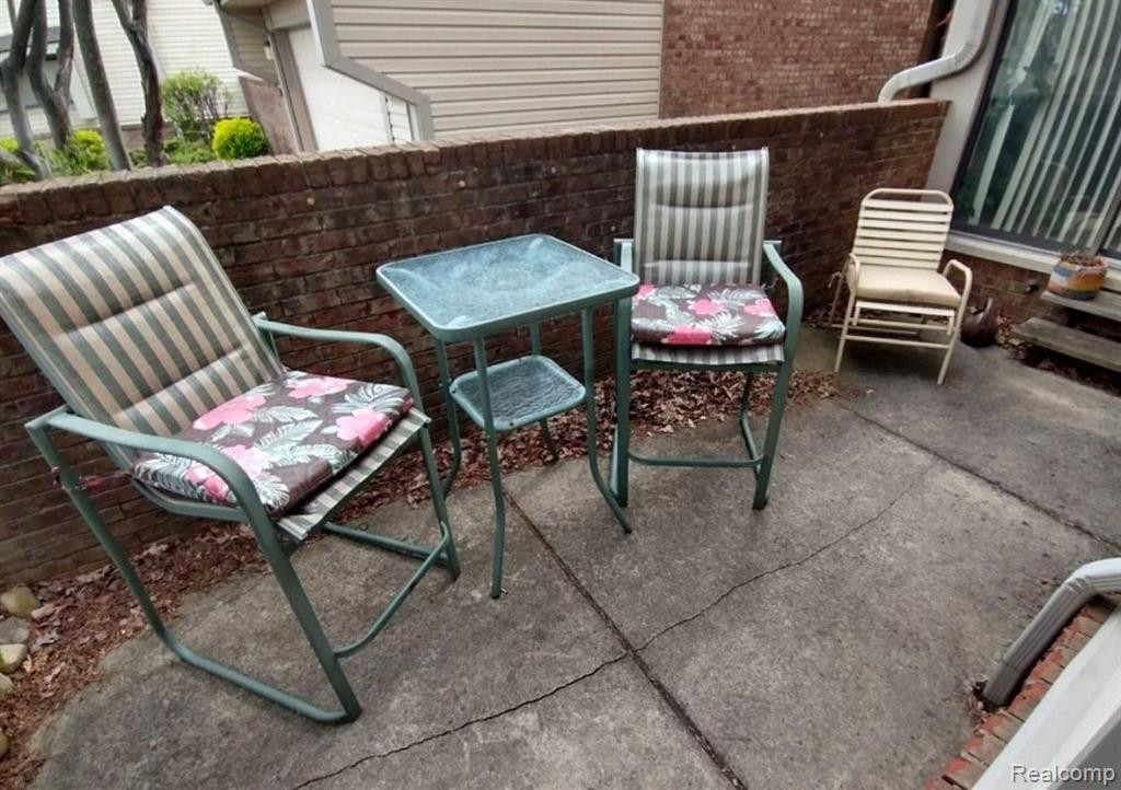 29217 W CHANTICLEER Drive, Southfield, MI 48034 — Photo 43