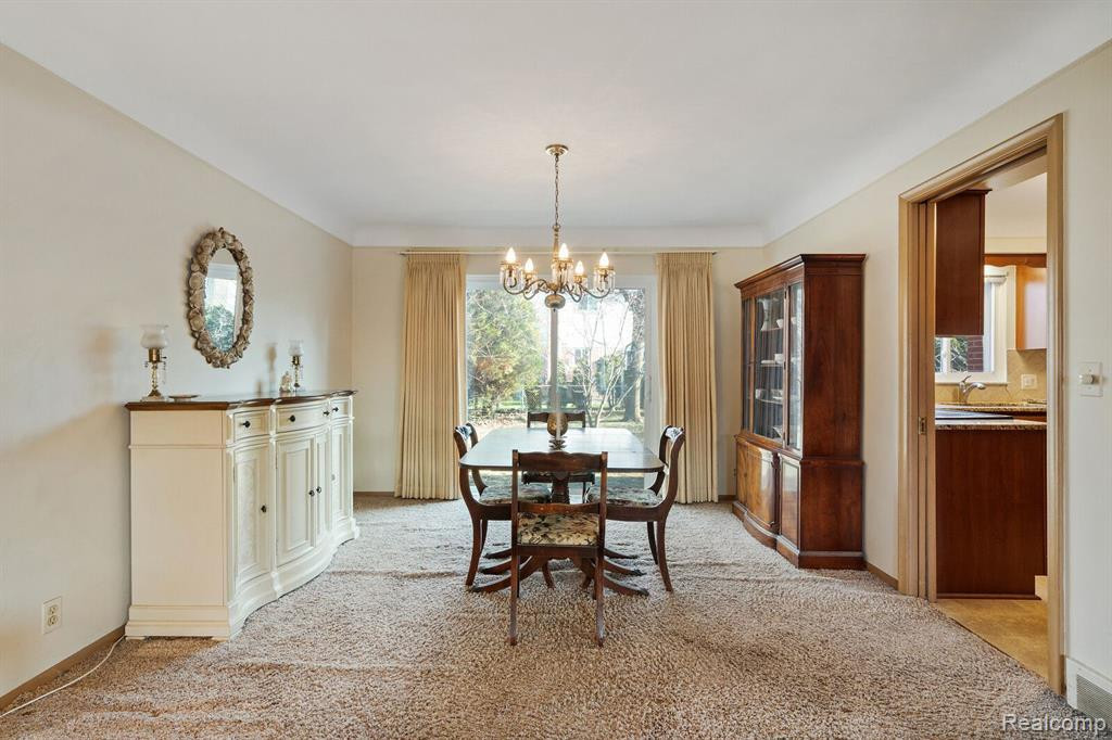 738 BRIARCLIFF Drive, Grosse Pointe Woods, MI 48236 — Photo 10