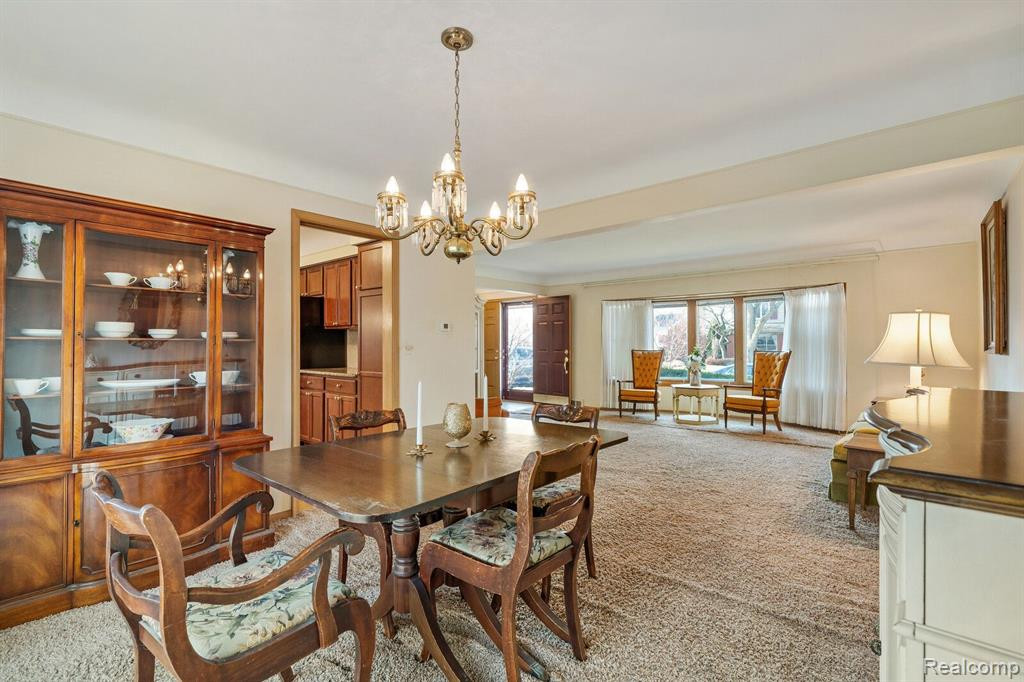 738 BRIARCLIFF Drive, Grosse Pointe Woods, MI 48236 — Photo 11