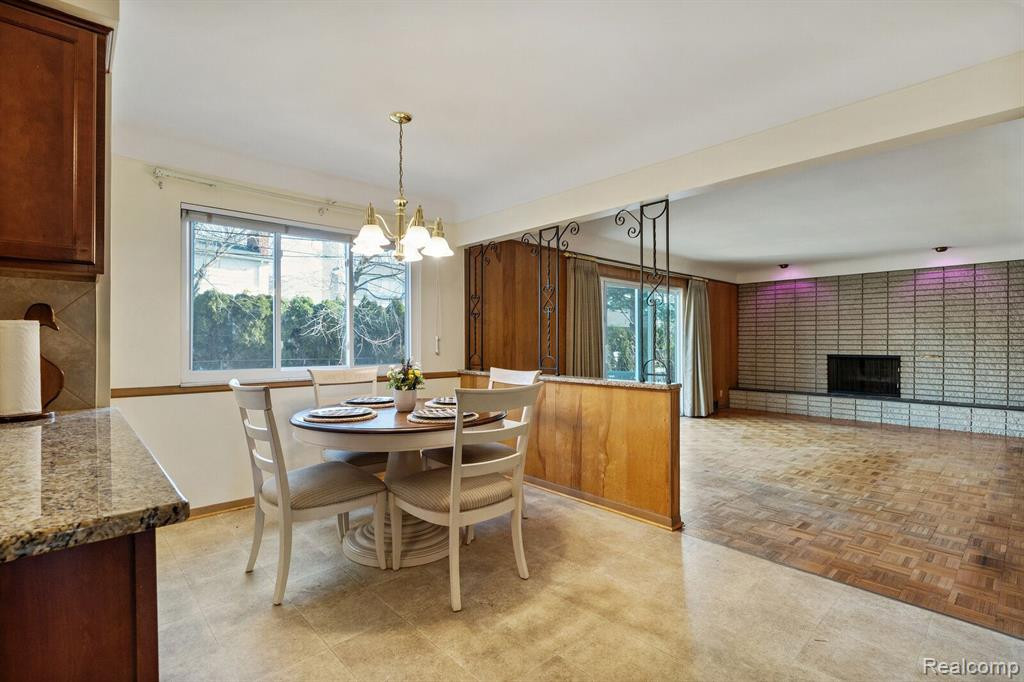 738 BRIARCLIFF Drive, Grosse Pointe Woods, MI 48236 — Photo 15