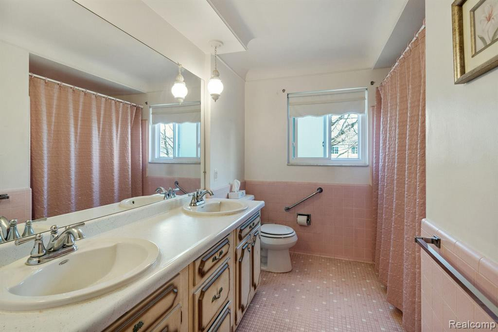 738 BRIARCLIFF Drive, Grosse Pointe Woods, MI 48236 — Photo 27