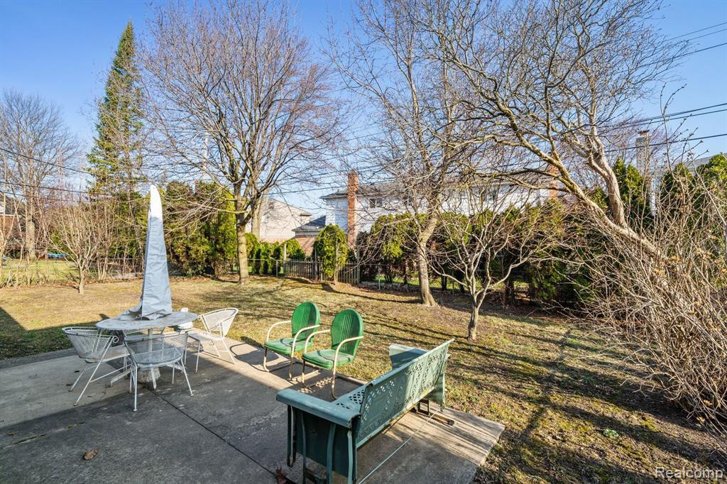 738 BRIARCLIFF Drive, Grosse Pointe Woods, MI 48236 — Photo 29