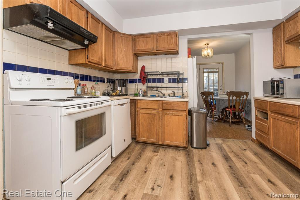 4165 Crooks Road, Troy, MI 48098 — Photo 17