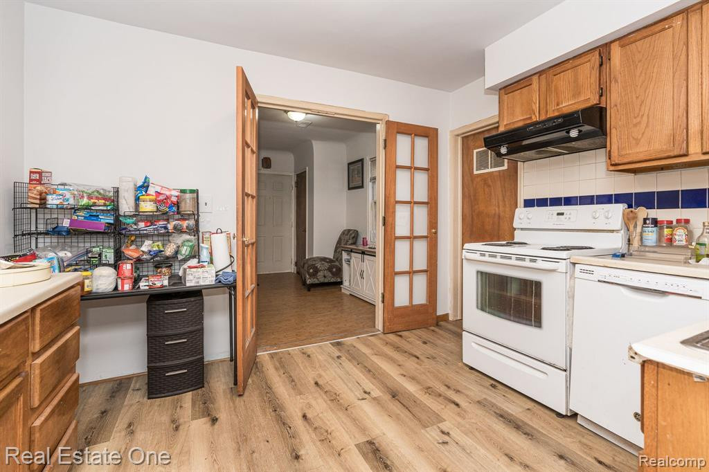 4165 Crooks Road, Troy, MI 48098 — Photo 19