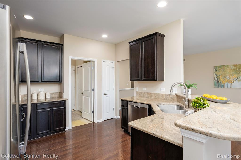 2349 PALMETTO, Commerce Twp, MI 48382 — Photo 12