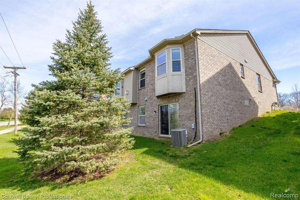 2349 PALMETTO, Commerce Twp, MI 48382 — Photo 31