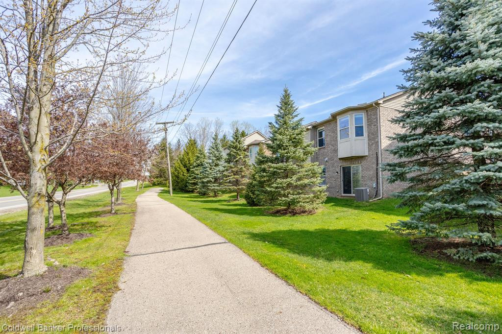 2349 PALMETTO, Commerce Twp, MI 48382 — Photo 32