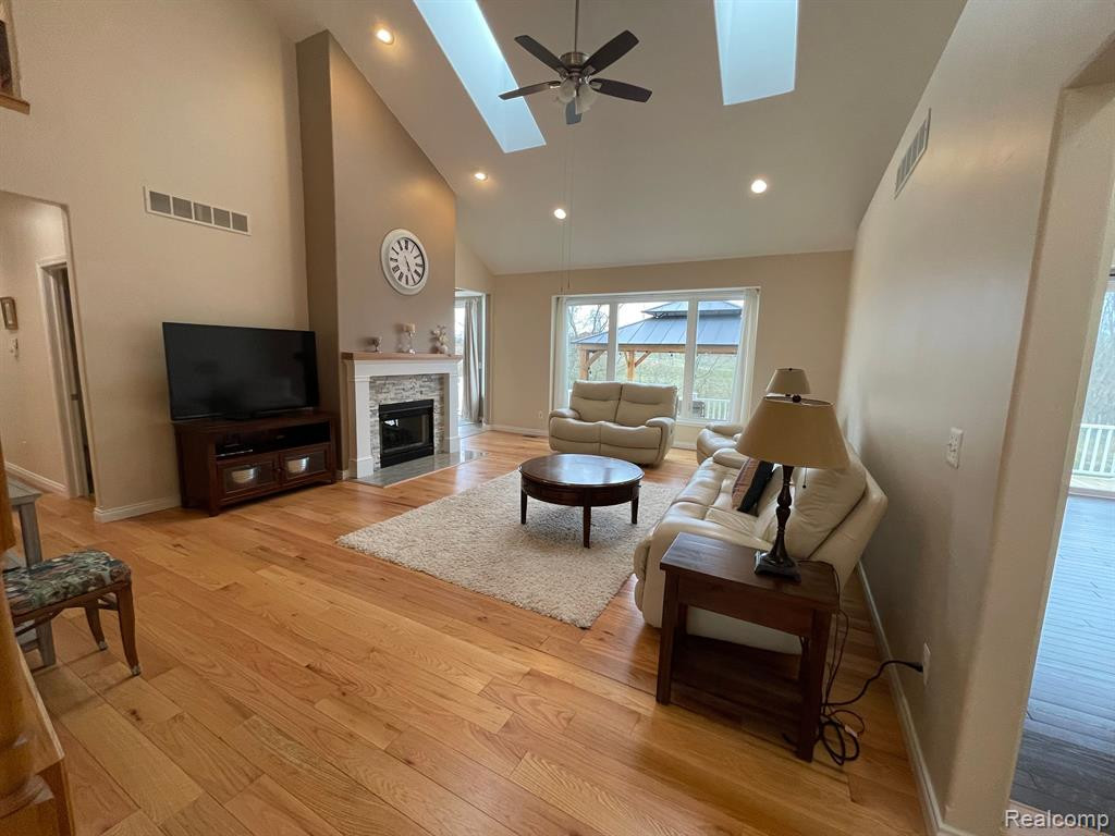 7476 TARA, Goodrich Vlg, MI — Photo 9