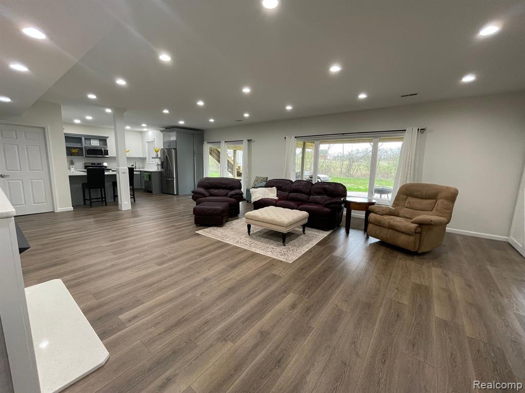 7476 TARA, Goodrich Vlg, MI — Photo 21