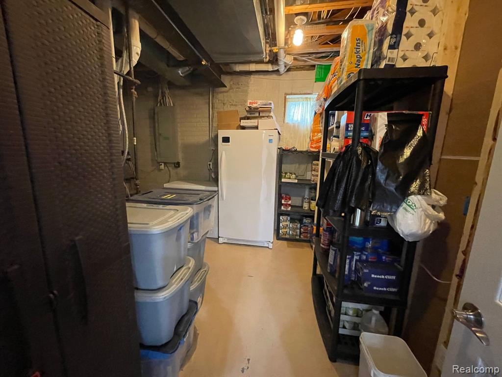 7476 TARA, Goodrich Vlg, MI — Photo 27