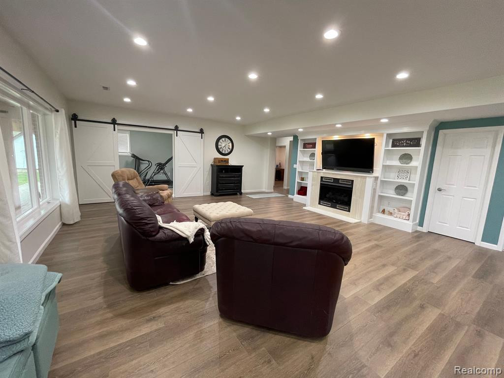7476 TARA, Goodrich Vlg, MI — Photo 29