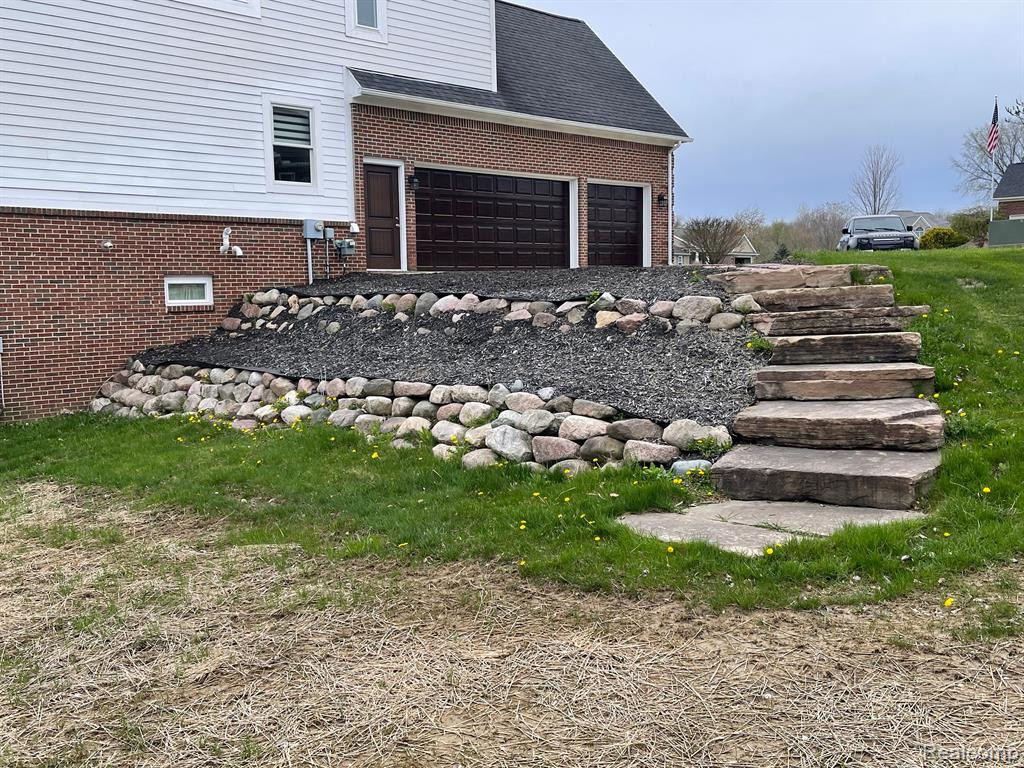 7476 TARA, Goodrich Vlg, MI — Photo 31
