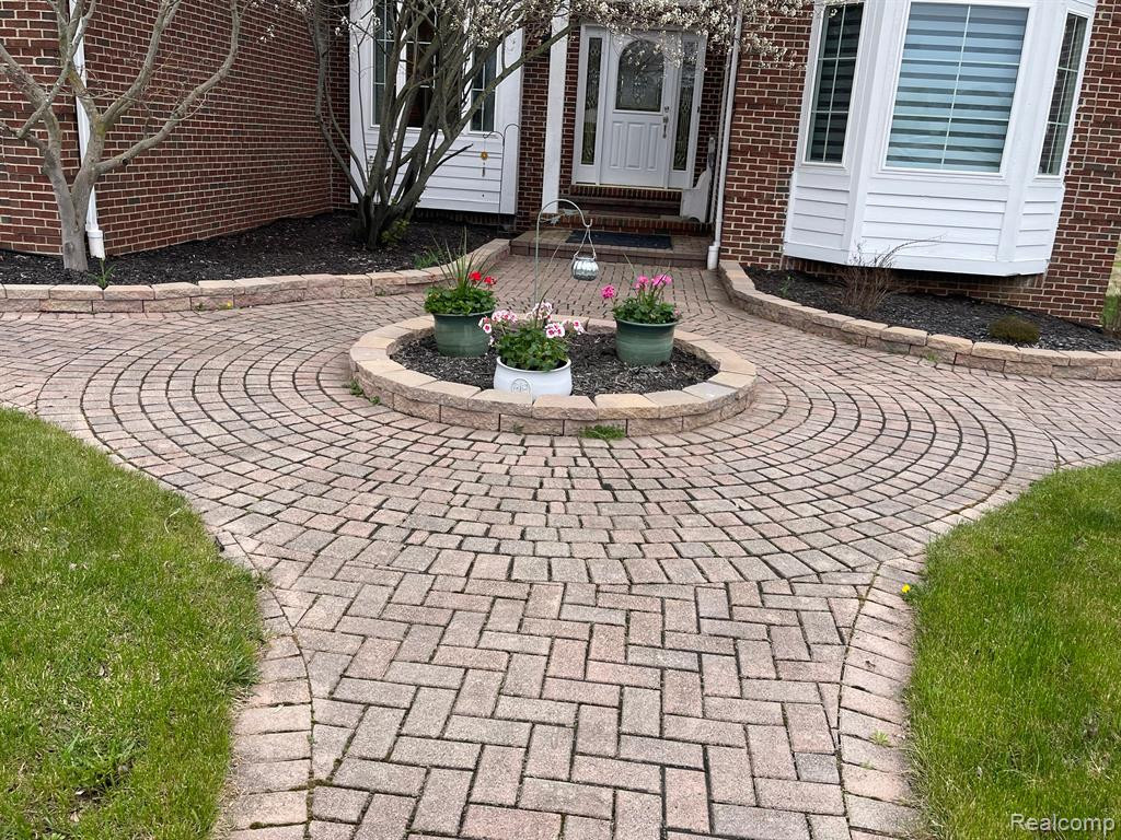 7476 TARA, Goodrich Vlg, MI — Photo 33