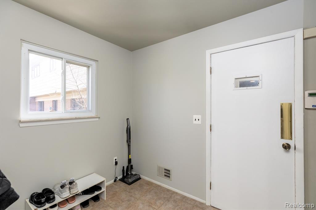 44286 POSTMILL Court, Canton, MI 48187 — Photo 16