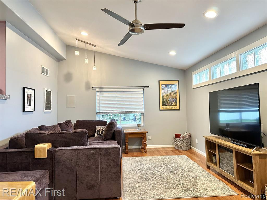 4810 N MILFORD Road, Highland, MI — Photo 4